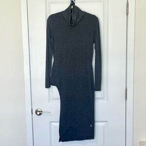 NYTT Charcoal Gray Turtleneck Midi Dress